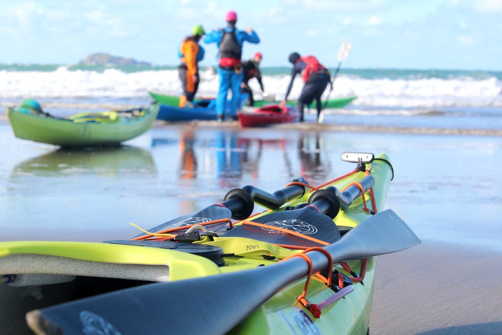Advanced sea kayaking in tidal coastal conditions